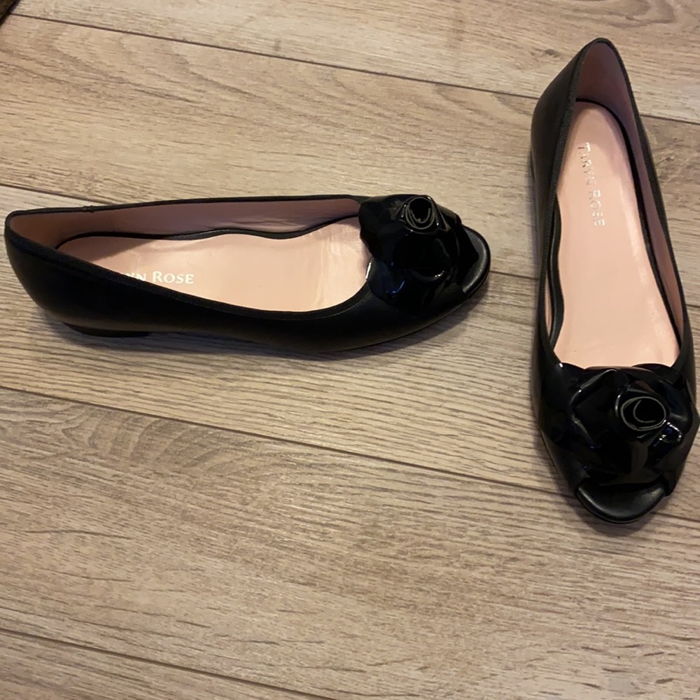 Taryn Rose black leather flats - Picture 2 of 4